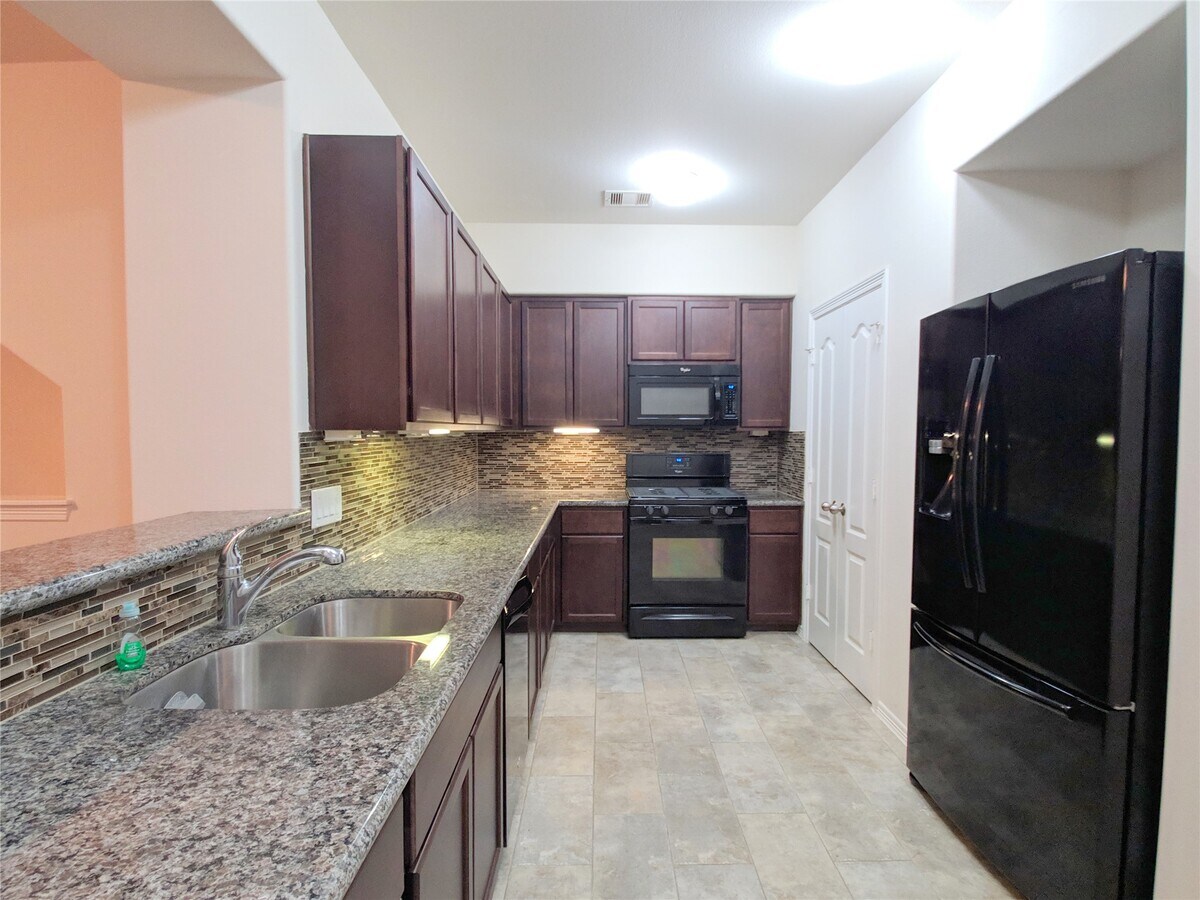 Photo - 8117 Silverton Creek Ln