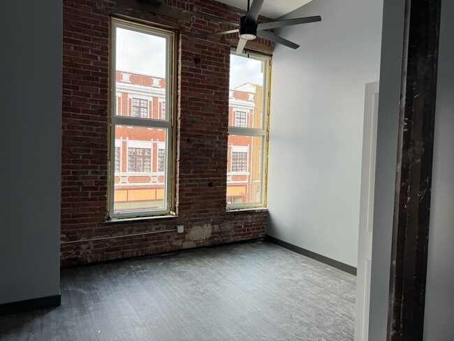 Photo - 231 E Main St Unidad 201