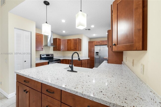 Building Photo - 2707 Pinewood Ct