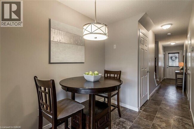 Photo - 508 Beaumont Cres