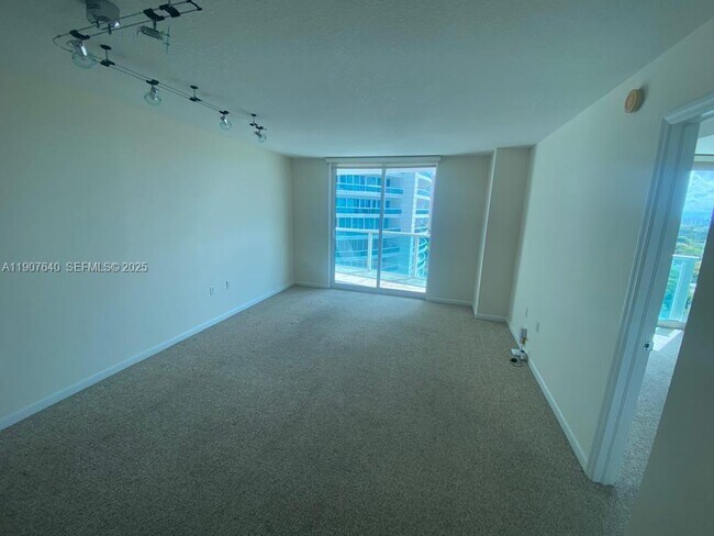 Building Photo - 2101 Brickell Ave Unit 1211