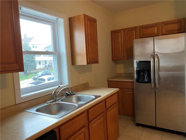 15 Newton Ave Unit 3