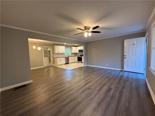 Photo - 1576 Carolyn Dr SW