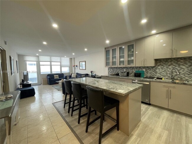 Photo - 3725 S Ocean Dr Unidad 911