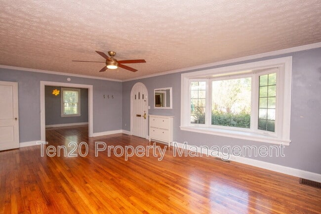 Photo - 1708 Slade Dr