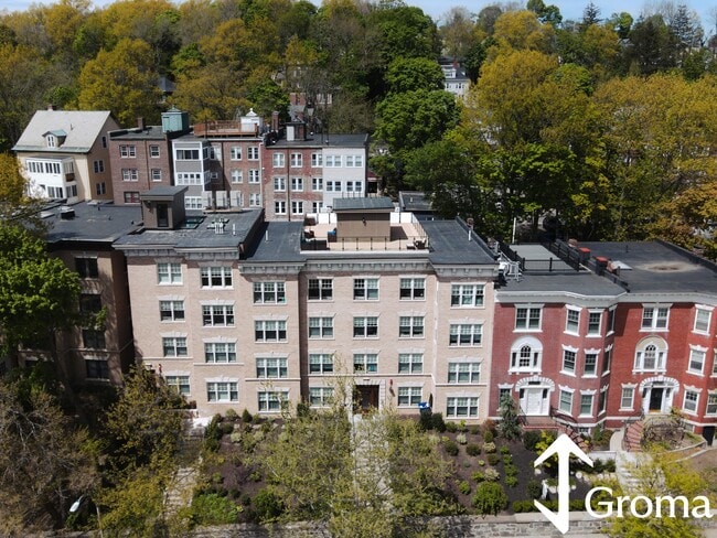 Building Photo - 1580 Beacon St Unit 100