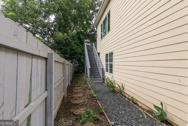 Photo - 1084 Sanders Ave SE Unidad B