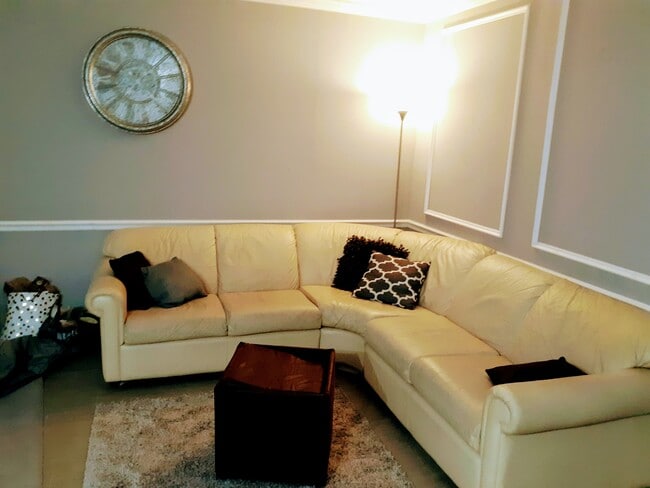 Fully Furnished living room - 552 Wimbledon Ct Condo Unit 552 Wimbledon Ct