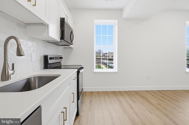 Building Photo - 100 W Front St Unit 2A