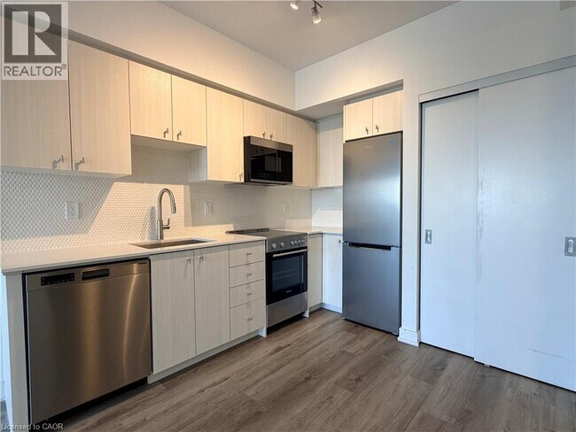 Photo - 15 Wellington St S Unit 1007