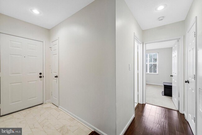 Photo - 20320 Beechwood Terrace Unidad 203