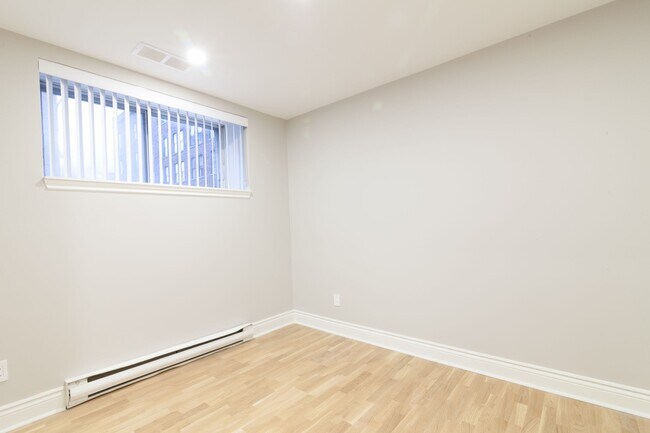 Photo - 25 Av des Pins O Unit 101