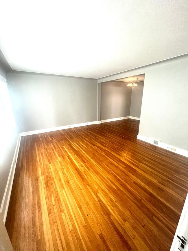 Photo - 1913-1915 Woodland Ave