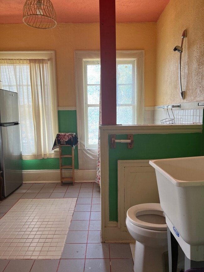 Photo - 812 Stewart Ave SE