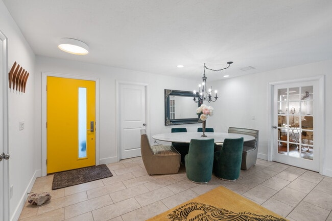 dining - 1750 Alta Vista St