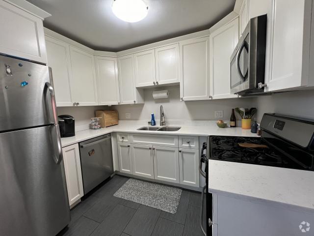 Building Photo - 3 bedroom in Chicago IL 60631 Unit B Rental