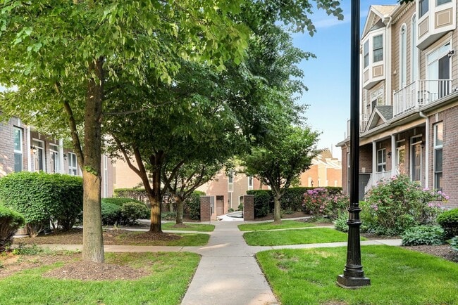 Photo - 375 Kingston Ct