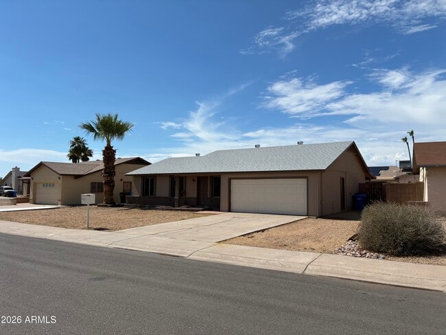 Photo - 602 W Wickieup Ln