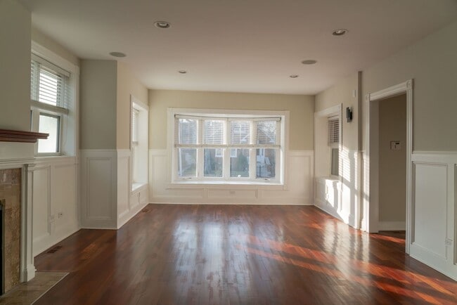 Photo - Gorgeous 5 Bedroom / 4 Full Bath Home along Chicago River