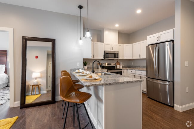 2BR, 2BA - 927SF