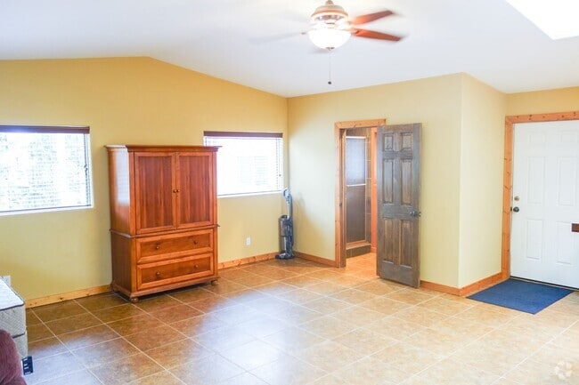 Building Photo - 330 Wilderness Dr Unit Studio Rental