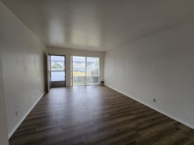 Photo - 861 NE Alameda Ave