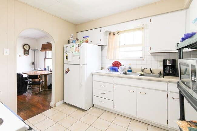 Photo - PRELEASING for AUGUST! Close to Campus