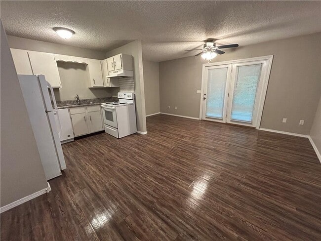 Building Photo - 221 Brooke Lynn Dr Rental
