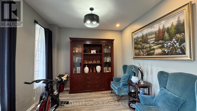Photo - 7889 Buckeye Cres