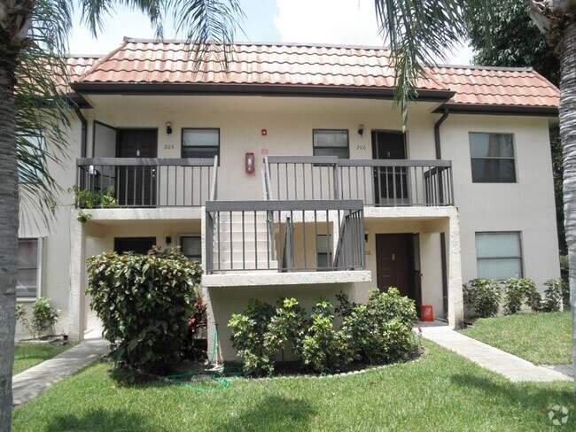 Building Photo - LUCERNE LAKES Rental
