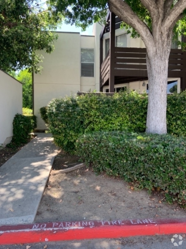 Building Photo - 1150 W Phillips St Unit Apt 214