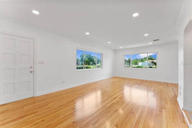 Photo - 1419 Tyrone Blvd N