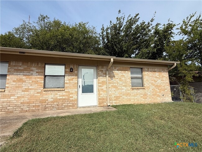Building Photo - 909 Dryden Ave Unit B