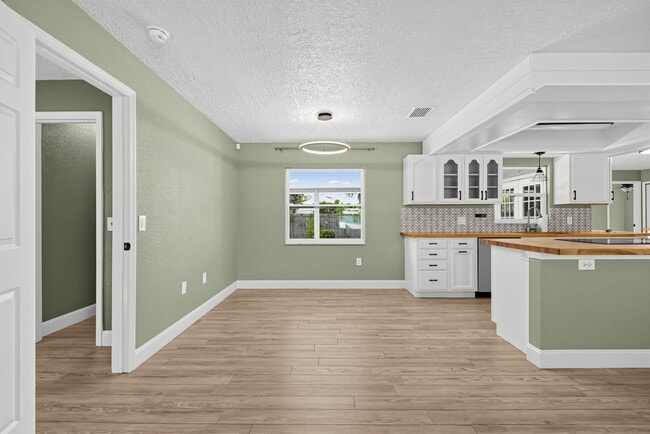 Photo - 855 Westport Dr