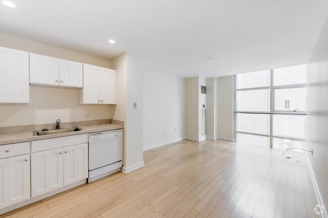 1 BR, 1 BA