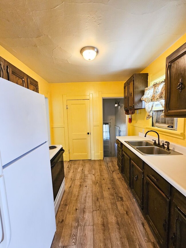 Photo - 4 Bedroom Home Located Downtown