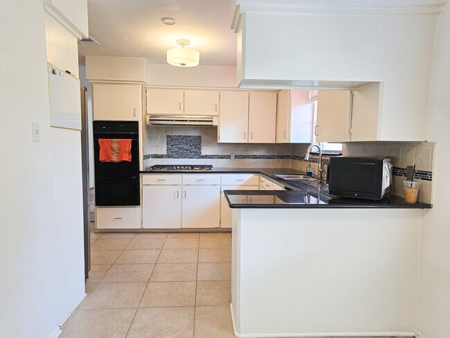 Photo - 9507 Meadowbriar Ln