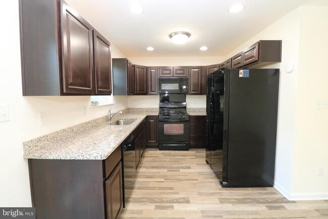 Photo - 120 Salerno Dr