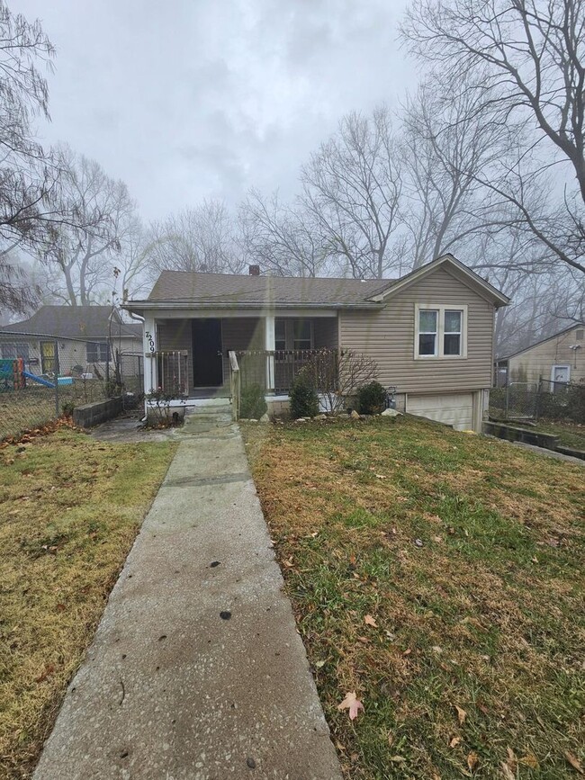 3 BEDROOM HOME IN KC!!! - 3 BEDROOM HOME IN KC!!!