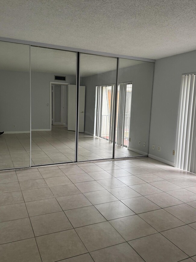 Photo - 265 Lake Arbor Dr