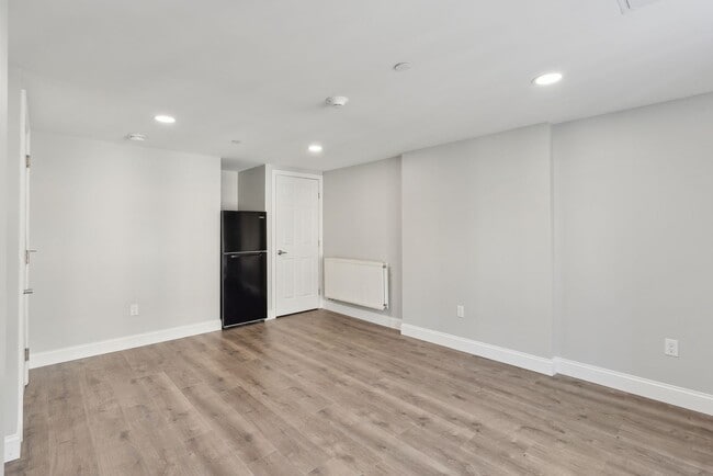 Photo - "610" on Congress St: Newer Studio Apt. 1BA $1470.00 Heat & H20 included Available 08/01/26 Unit 6