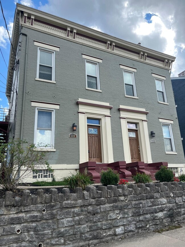 115 E 8th St