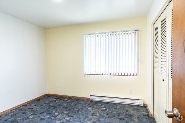 2BR, 1BA - 1,000SF - Bedroom