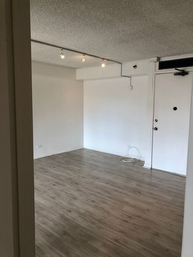 Photo - 2100 Date St