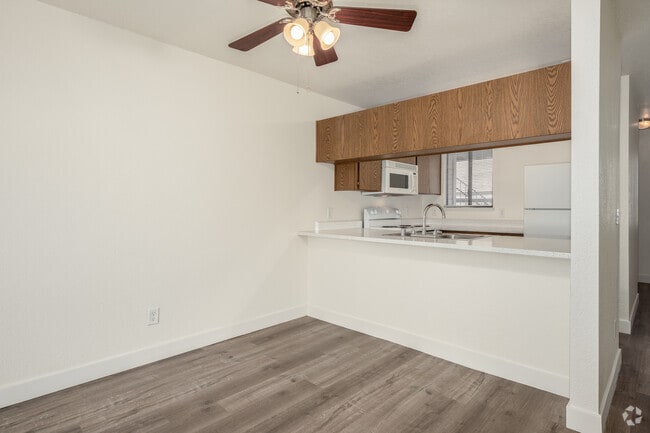 2BR, 1BA - 872SF - Dining Room - Lakeside Village