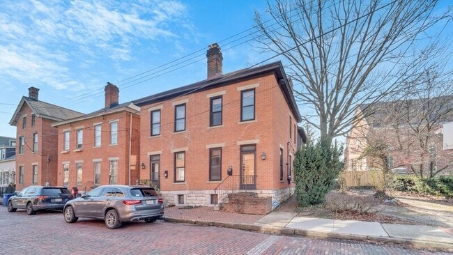 Photo - 129-131-131 E Sycamore St Unit 131