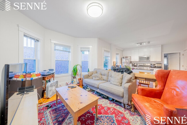 Photo - 37 Magoun St Unidad 3