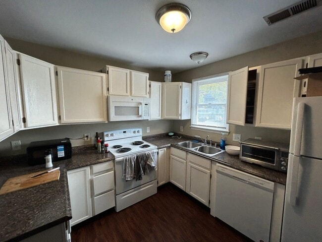 Photo - 205 Waller Ave Unit B