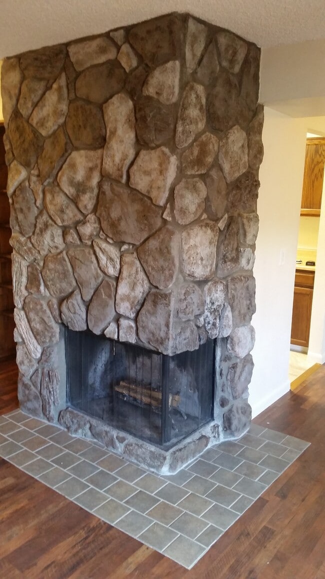 Building Photo - 8627 Chase Dr Unit 319