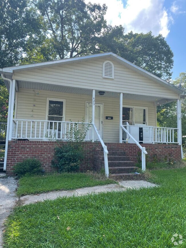 Building Photo - 3 Bedroom Convenient to A&T and Downtown G... Rental